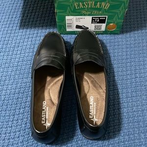 Eastland Classic women’s loafers. Black